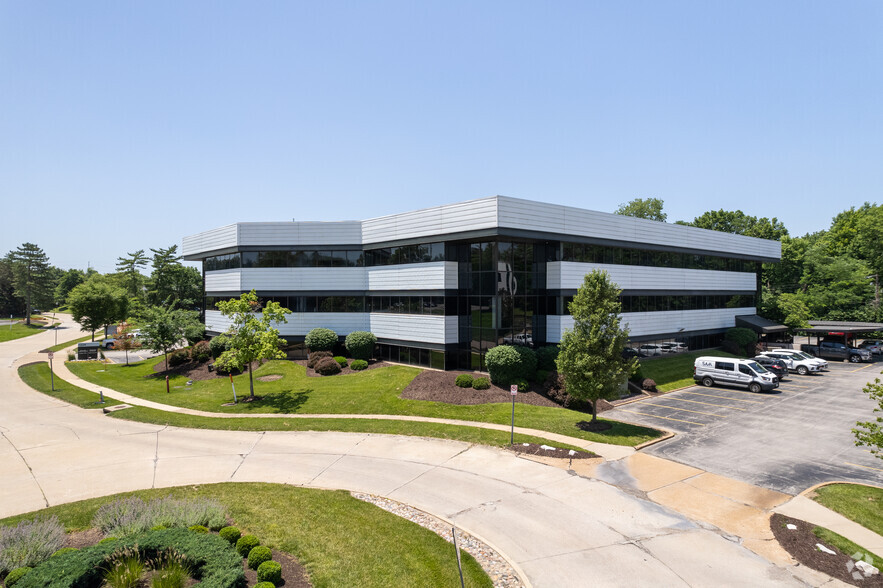 1224 Fern Ridge Pky, Saint Louis, MO à louer - Photo du bâtiment - Image 3 de 12