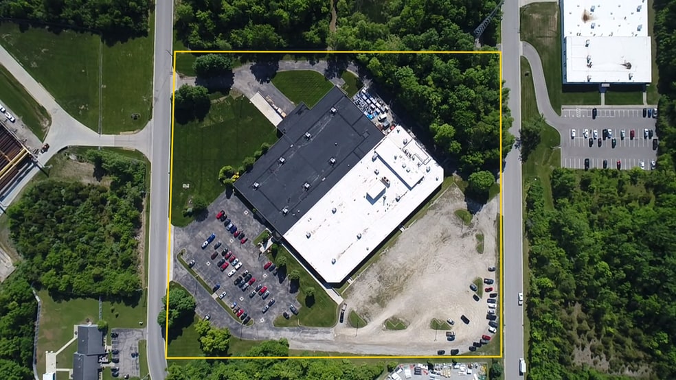 230 Industrial Dr, Franklin, OH à vendre - Photo du bâtiment - Image 2 de 10