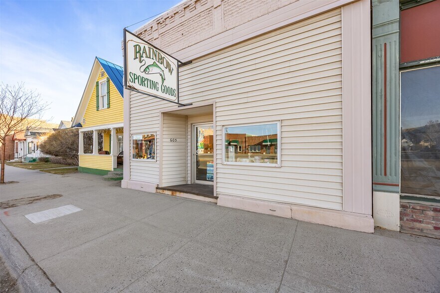 605 E Park Ave, Anaconda, MT à vendre - Photo du bâtiment - Image 2 de 17