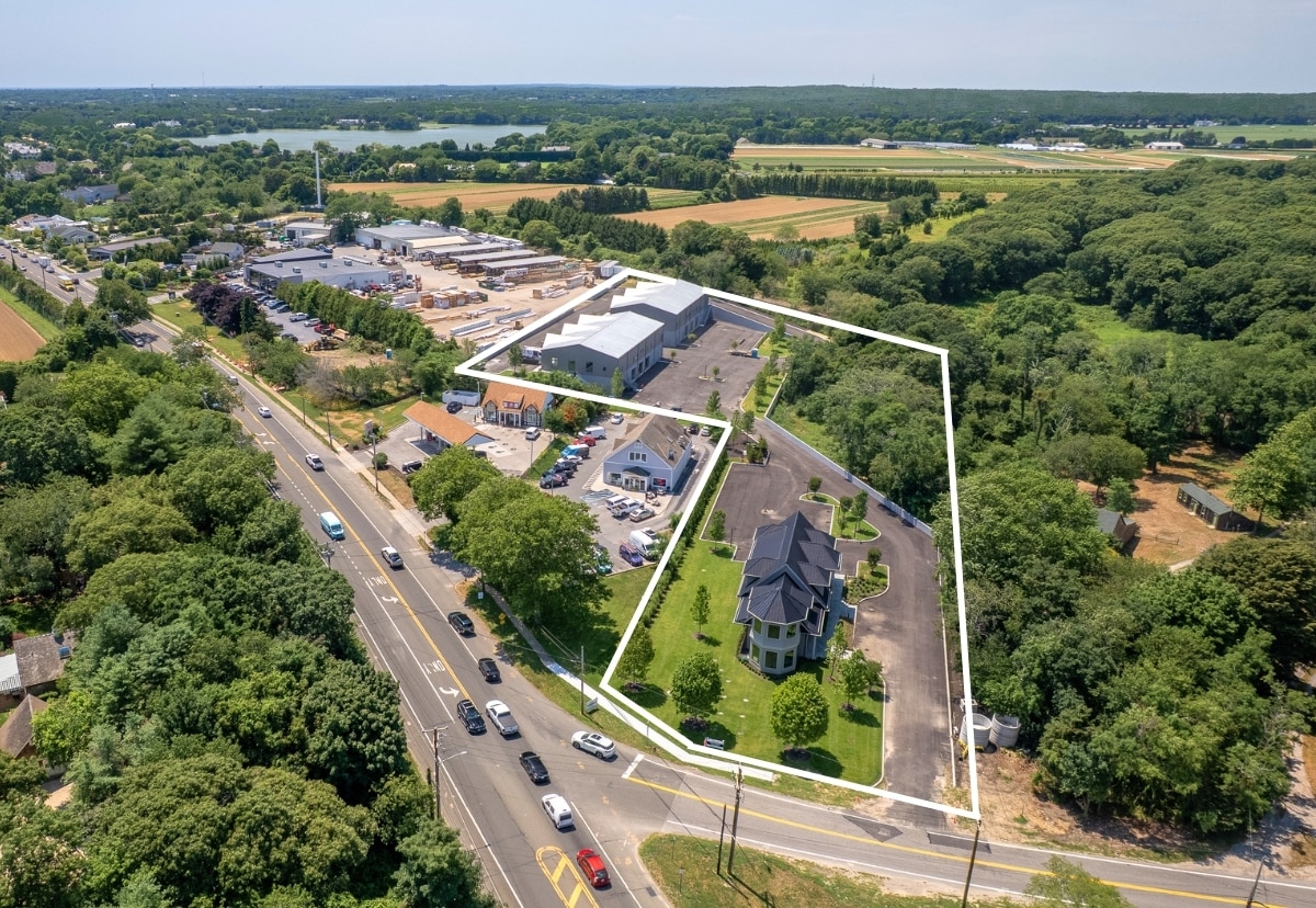 1164 Montauk hwy, Water Mill, NY for lease Primary Photo- Image 1 of 8