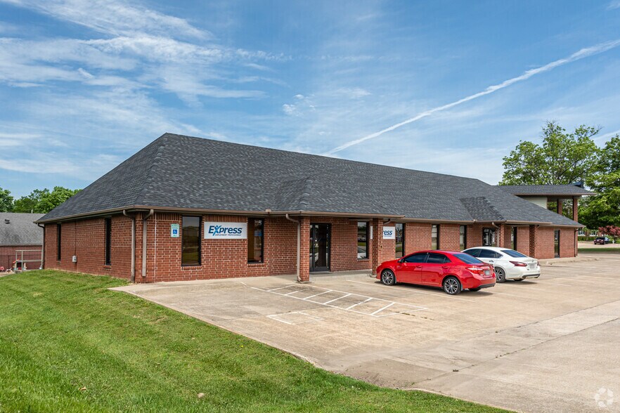 1333 Arapaho Ave, Springdale, AR à louer - Photo du bâtiment - Image 3 de 6