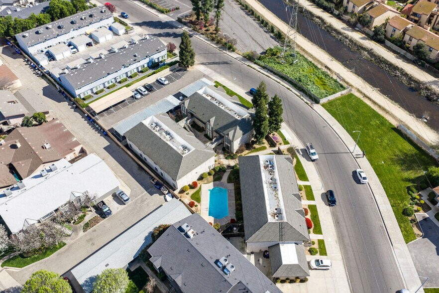 1550 W Swift Ave, Fresno, CA à vendre - Photo du bâtiment - Image 3 de 11