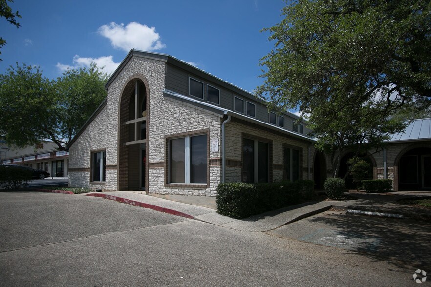 4939 DeZavala Rd, San Antonio, TX à louer - Photo du bâtiment - Image 3 de 7