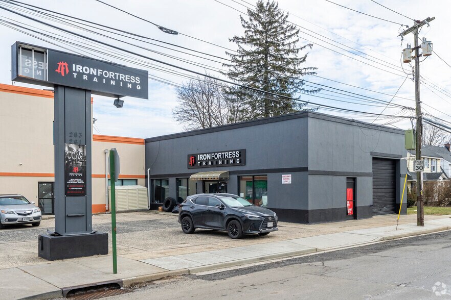 259-263 Jericho Tpke, Mineola, NY for sale - Primary Photo - Image 1 of 4