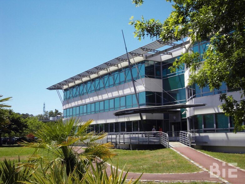22 Avenue Léonard De Vinci, Pessac à louer - Photo du bâtiment - Image 1 de 12