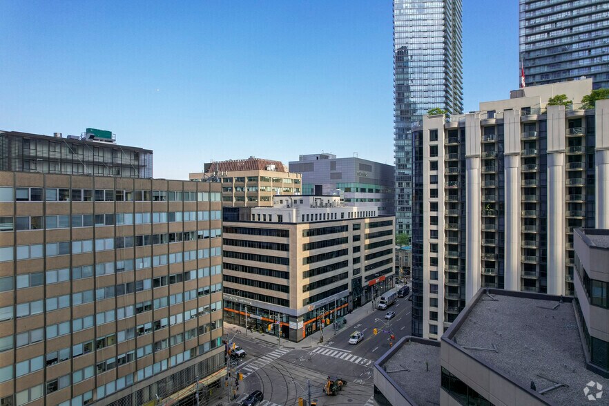 800 Bay St, Toronto, ON à louer - Photo du bâtiment - Image 3 de 4