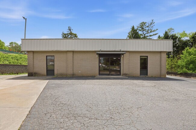 More details for 744 Hartness Rd, Statesville, NC - Office for Sale