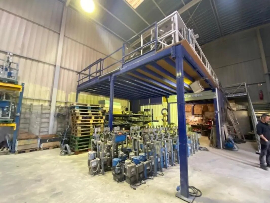 Flex in Le Rove for lease Interior Photo- Image 1 of 5