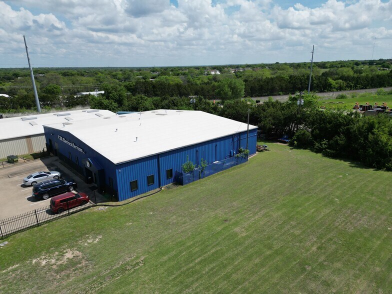 910 KCK Way, Cedar Hill, TX à vendre - Photo du bâtiment - Image 2 de 19