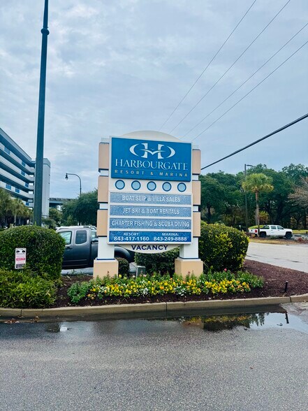 2100 Sea Mountain Hwy, North Myrtle Beach, SC à louer - Photo du bâtiment - Image 3 de 14