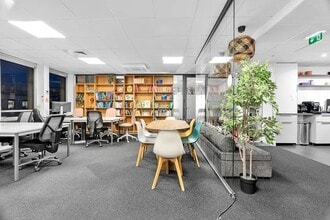 58 Avenue Charles De Gaulle, Neuilly-sur-Seine for lease Interior Photo- Image 1 of 6