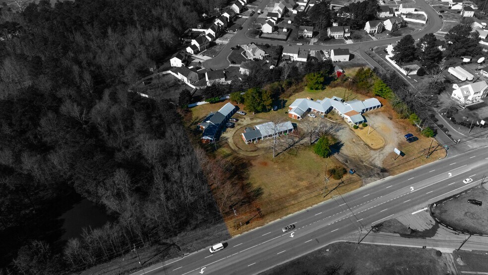 16800 Jefferson Davis Hwy, Colonial Heights, VA à vendre - Photo du bâtiment - Image 2 de 16