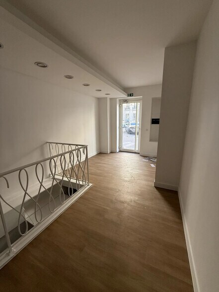 Retail in Paris for lease - Interior Photo - Image 3 of 10