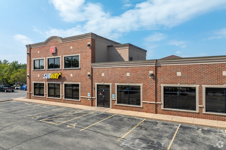 1526 S Commercial St, Neenah, WI à louer - Photo du bâtiment - Image 3 de 7