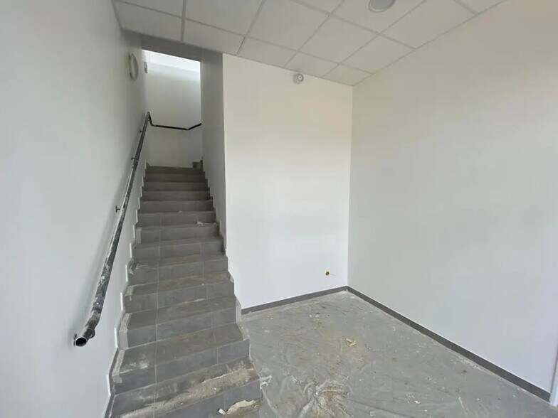 Flex dans Savigny-le-Temple à louer - Photo du bâtiment - Image 3 de 5