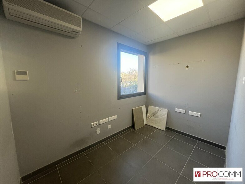 Office in Pernes-les-Fontaines for lease - Interior Photo - Image 3 of 9