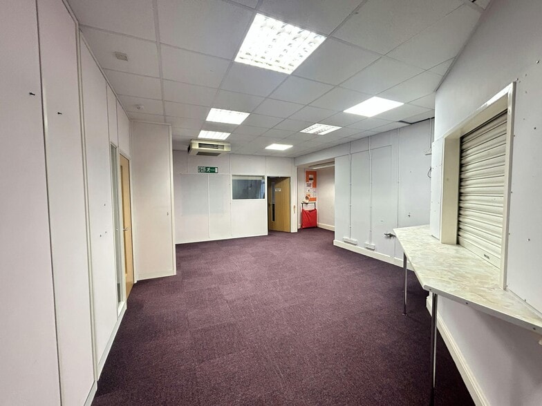 441 Lincoln Rd, Peterborough for lease - Interior Photo - Image 3 of 11