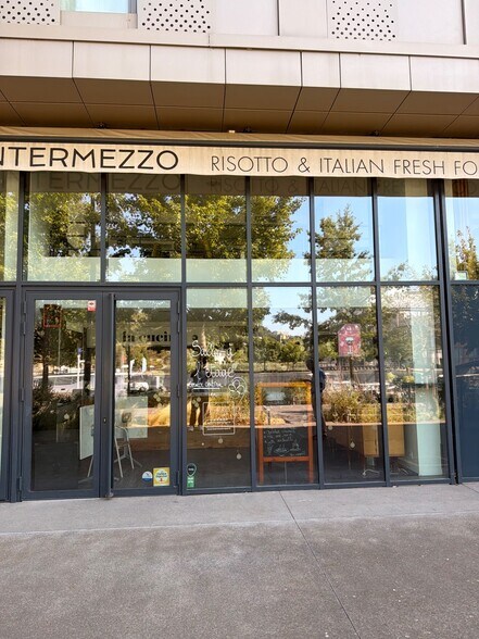 Retail in Lyon 2eme Arrondissement for lease - Building Photo - Image 3 of 4