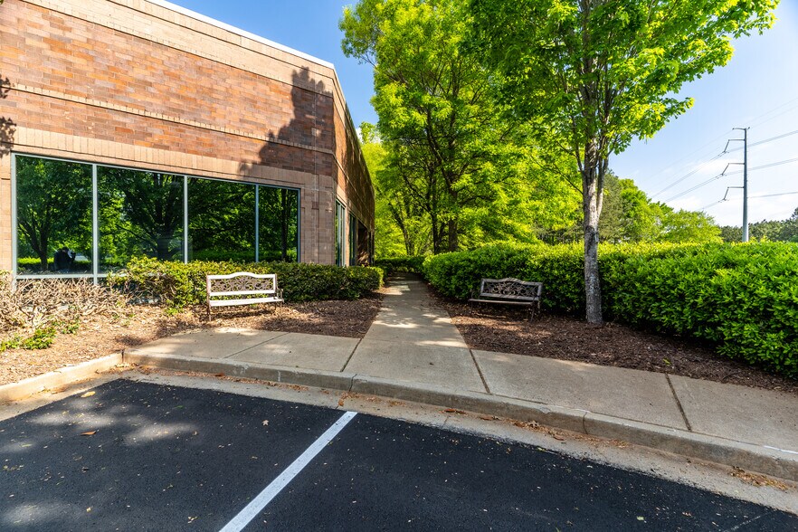 2015 Vaughn Rd, Kennesaw, GA à vendre - Photo du bâtiment - Image 2 de 30
