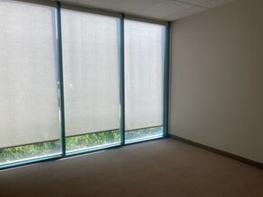 980 Enchanted Way, Simi Valley, CA for lease Interior Photo- Image 2 of 7