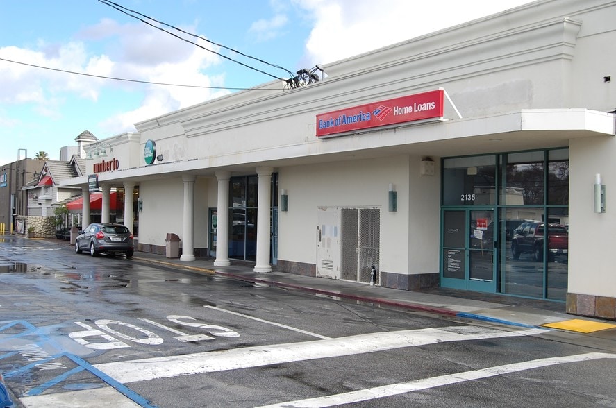 2135-2141 Bellflower Blvd, Long Beach, CA à louer - Photo du bâtiment - Image 2 de 18