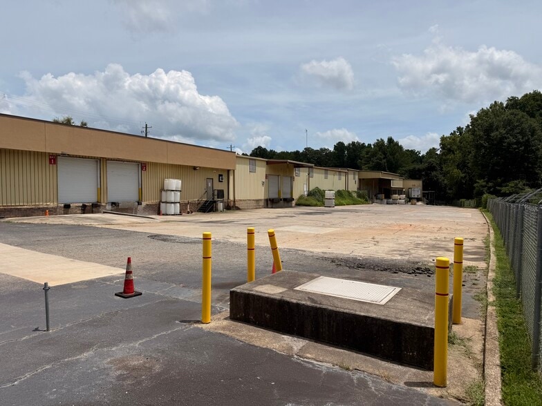 273 Industrial Park Dr, Lawrenceville, GA for sale - Building Photo - Image 2 of 4
