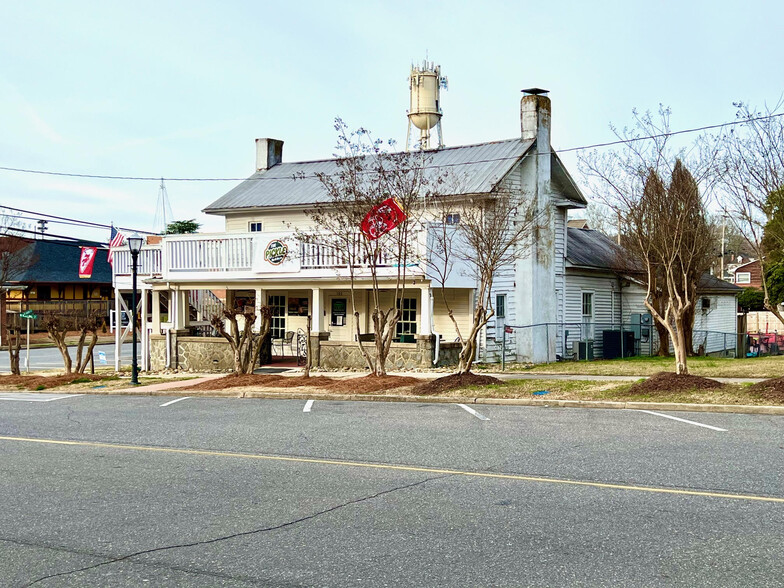 103 N Holland St, Dallas, NC à vendre - Photo du bâtiment - Image 1 de 9