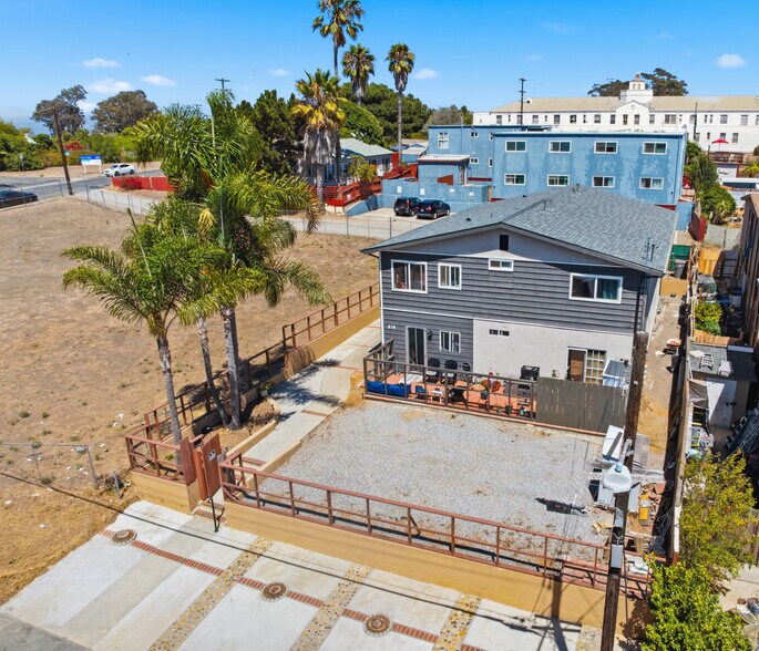 810 Acacia Ave, Oceanside, CA à vendre - Photo du bâtiment - Image 2 de 12