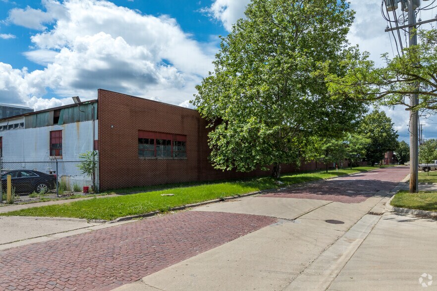 522-528 Hupp Ave, Jackson, MI à vendre - Photo du bâtiment - Image 2 de 6