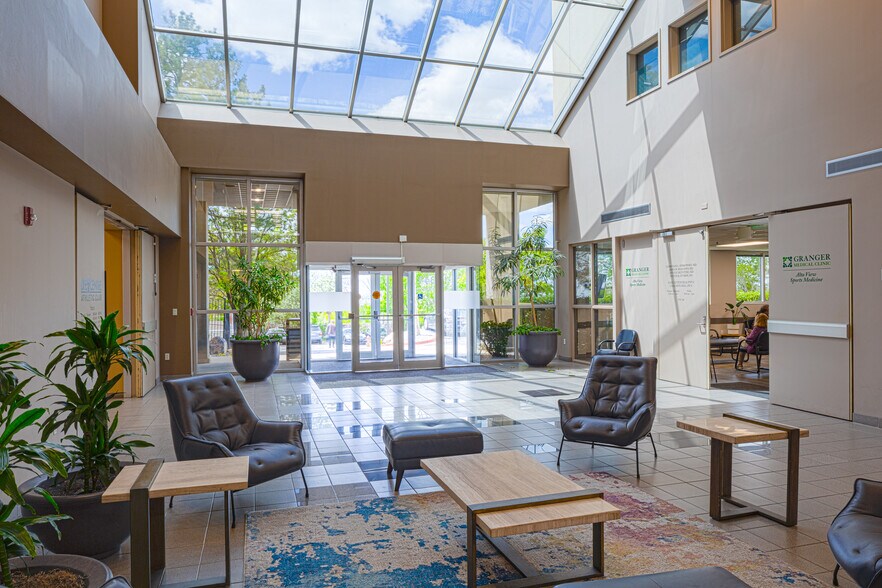 9844 S 1300 E, Sandy, UT à louer - Hall d’entrée - Image 3 de 10