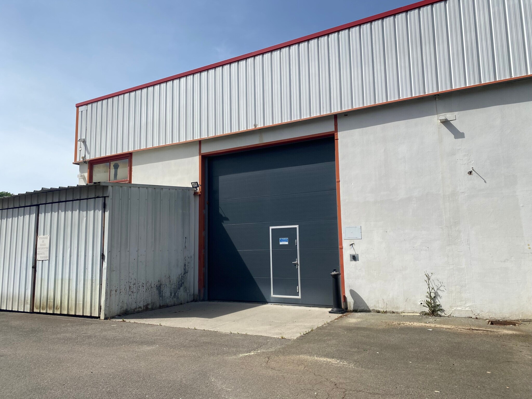 Industrial in Pessac for lease Interior Photo- Image 1 of 8