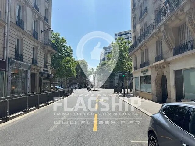 Commerce de détail dans Paris à louer - Photo du bâtiment - Image 2 de 2