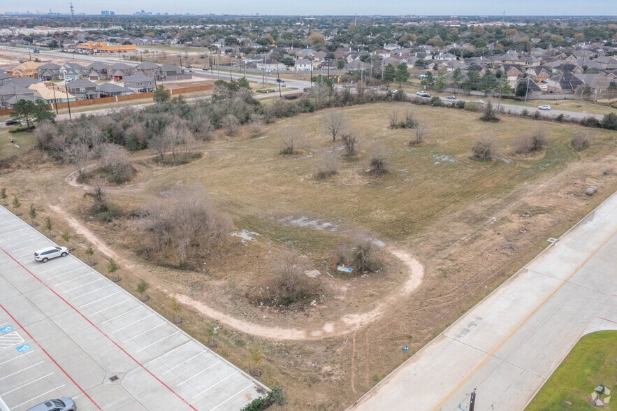 20720 Clay Center Dr, Katy, TX for lease - Building Photo - Image 3 of 4