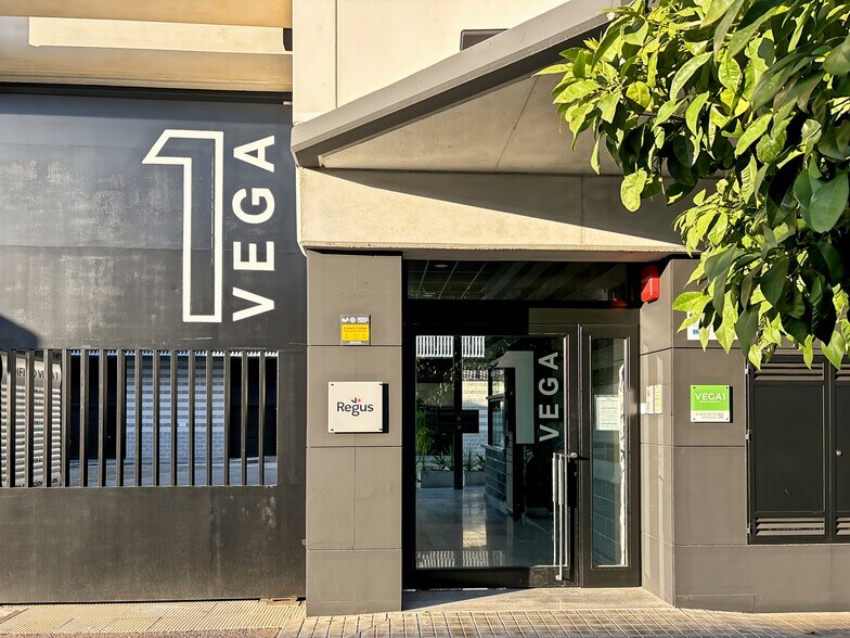 Calle Almutamid, 6, Camas, Sevilla à louer - Photo du bâtiment - Image 3 de 3