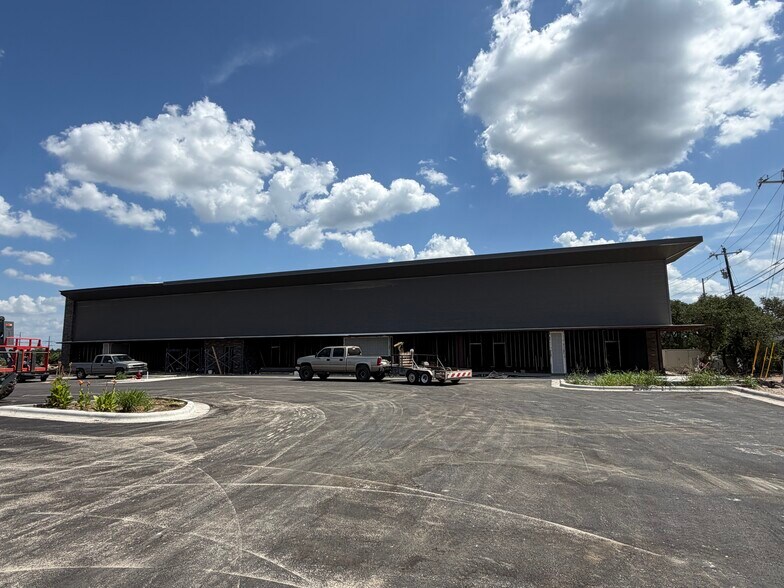 900 Cypress Creek Rd, Cedar Park, TX à louer - Photo du bâtiment - Image 3 de 8