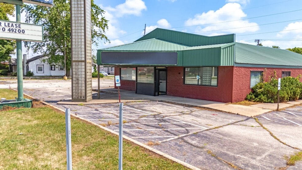 705 N Gilbert St, Danville, IL à louer - Photo du bâtiment - Image 2 de 3