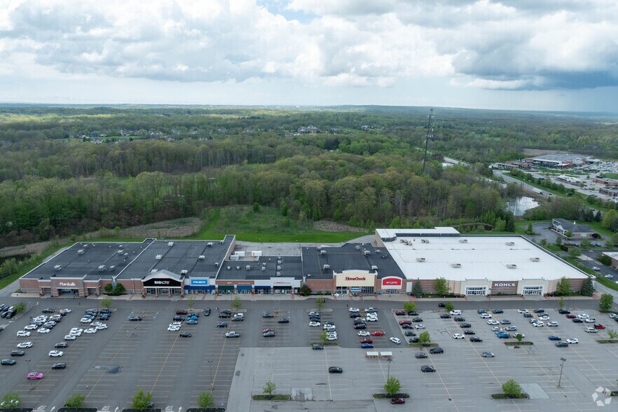 7235-7735 Market Place Dr, Bainbridge Village, OH for lease - Building Photo - Image 2 of 10