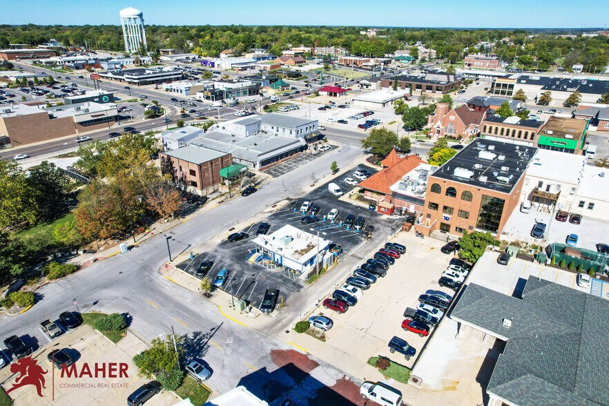402 E Broadway, Columbia, MO à vendre - Photo du bâtiment - Image 3 de 12