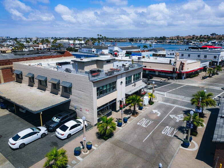 107-111 Main St, Newport Beach, CA à vendre - Photo du bâtiment - Image 2 de 5