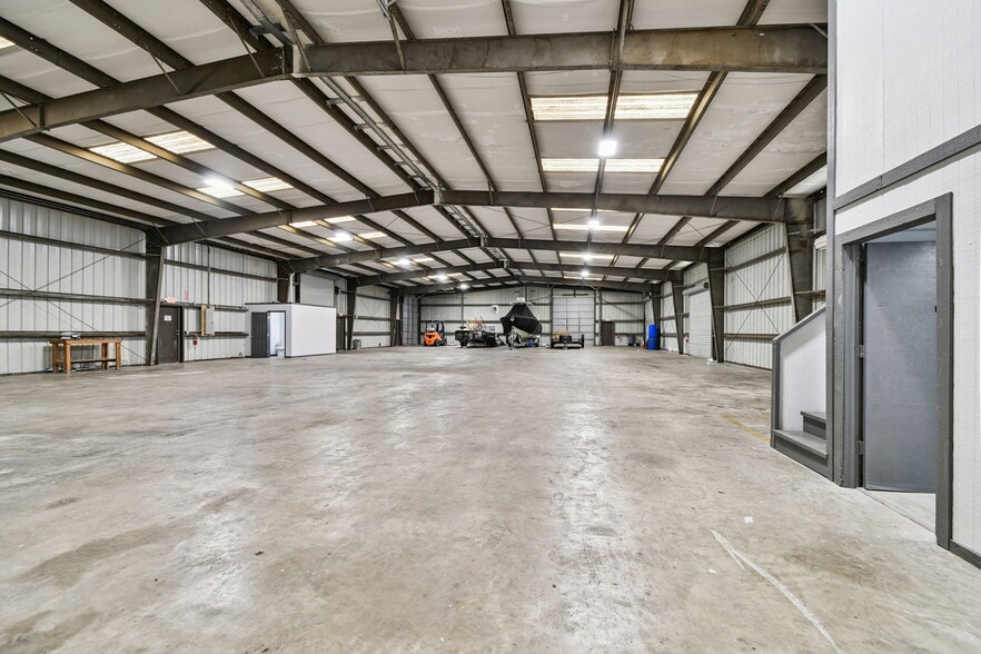 7030-7044 Osteen, New Port Richey, FL for lease - Building Photo - Image 2 of 26