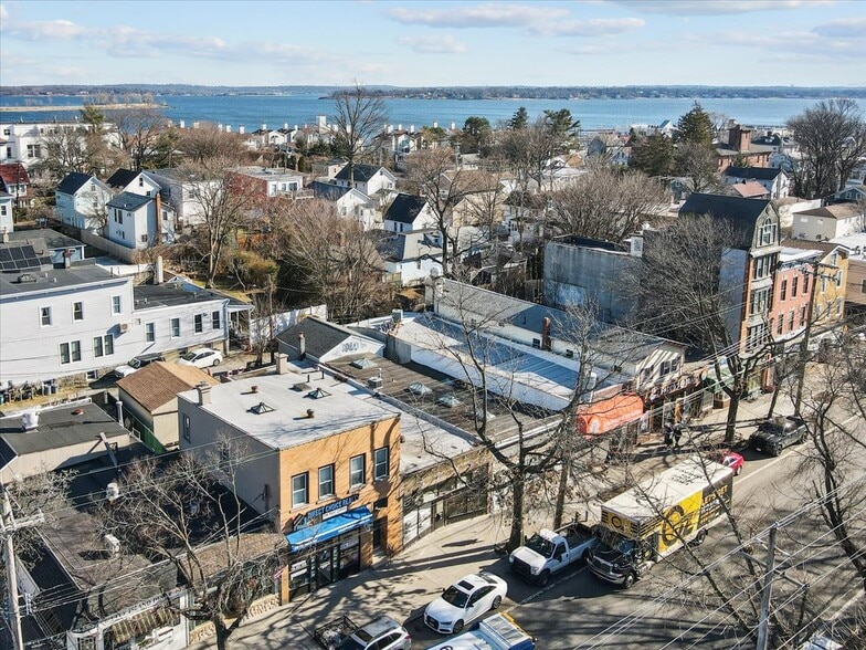 296 City Island, Bronx, NY à vendre - Photo du bâtiment - Image 2 de 8