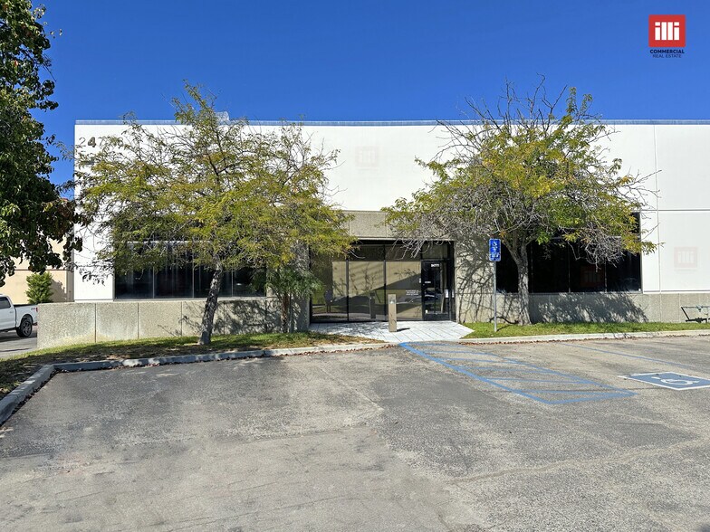 24773 Avenue Rockefeller, Valencia, CA à louer - Photo du bâtiment - Image 2 de 7