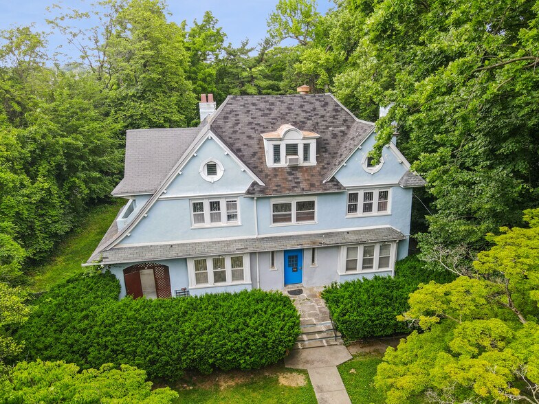 629-631 E Church Ln, Philadelphia, PA à louer - Photo du bâtiment - Image 1 de 26