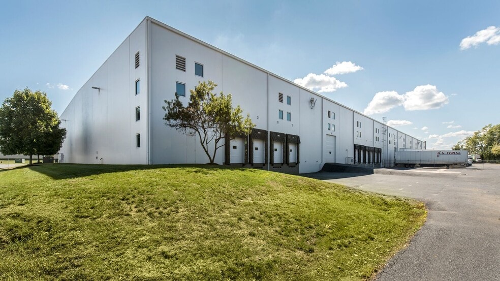 1530 Bobali Dr, Harrisburg, PA for lease - Building Photo - Image 2 of 11