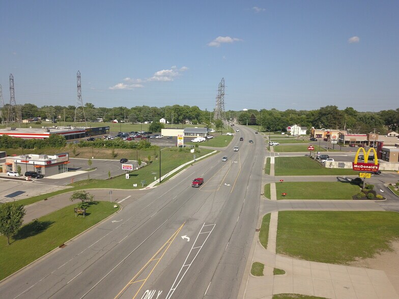 2826 Lincolnway E, Mishawaka, IN à louer - Photo du bâtiment - Image 1 de 7