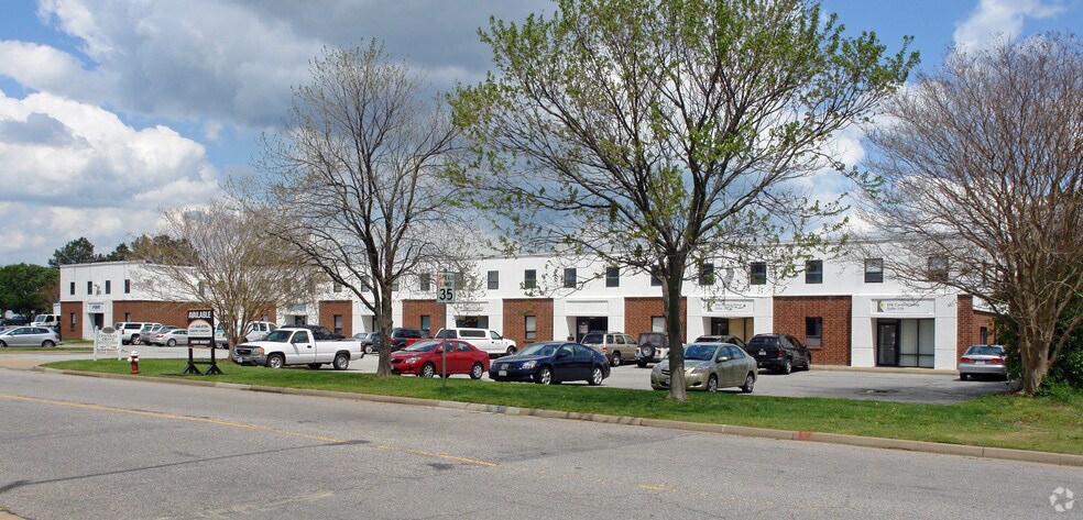 596 Central Dr, Virginia Beach, VA à vendre - Photo du bâtiment - Image 1 de 2