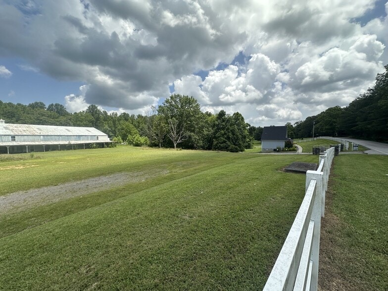 150 Getaway Cv, Smithville, TN for sale - Building Photo - Image 2 of 9
