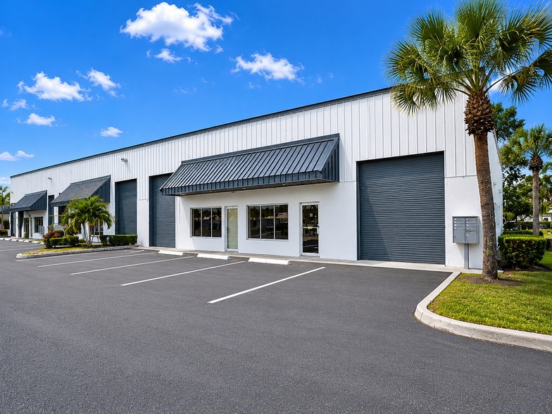 8330 Currency Dr, Riviera Beach, FL for lease - Building Photo - Image 1 of 1