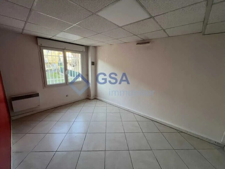 Office in Ris-Orangis for lease - Interior Photo - Image 2 of 6