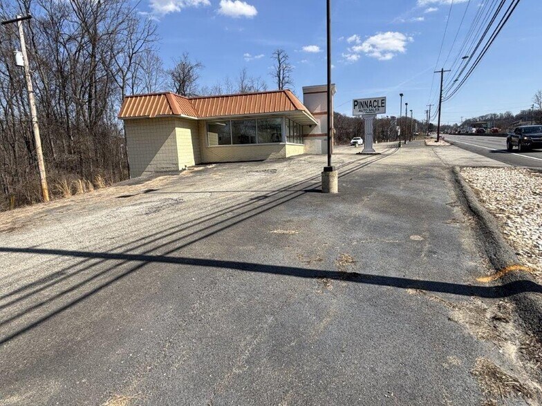 4988 Route 30, Greensburg, PA à louer - Photo du bâtiment - Image 2 de 7